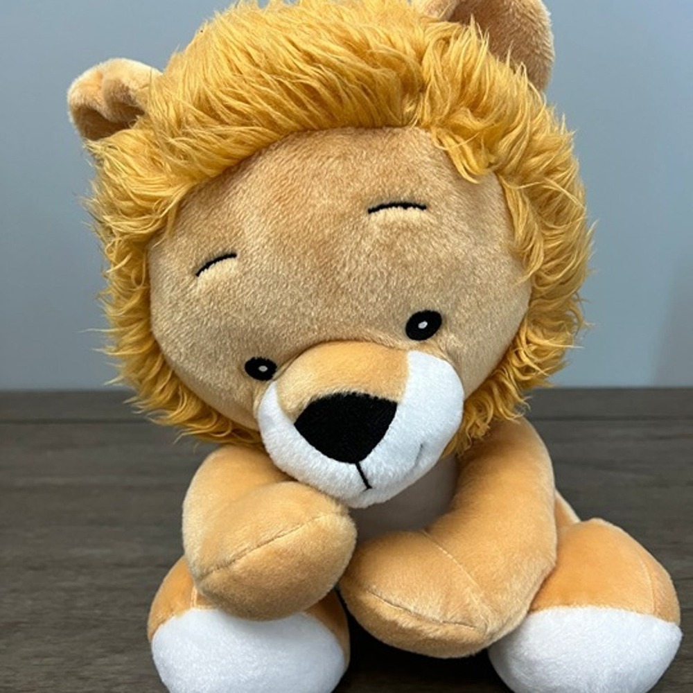 Avon Rory The Lion Plush 2017 Stuffed Animal Gold Yellow Jungle Toy Collectible